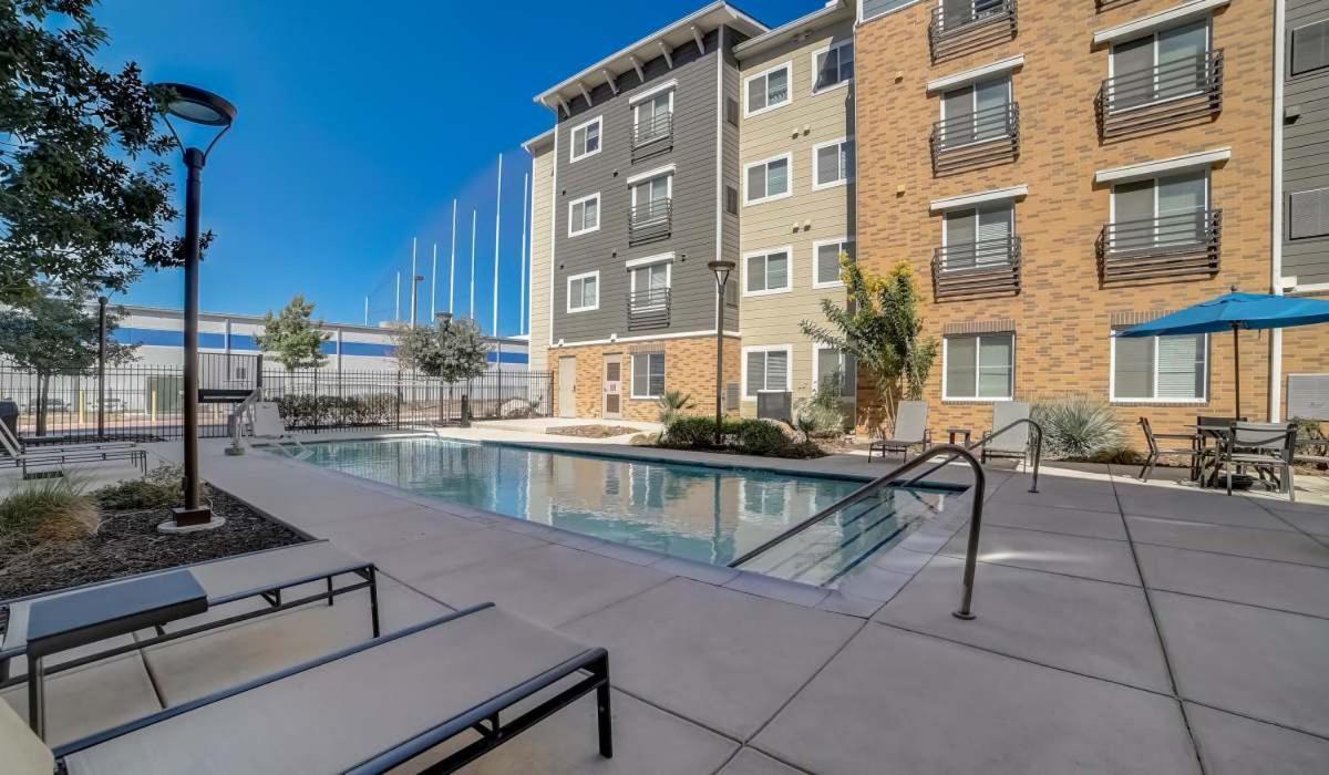 Simplicity At The Rim 1415 I Spacious 1 Bed 1 Bth Apartment