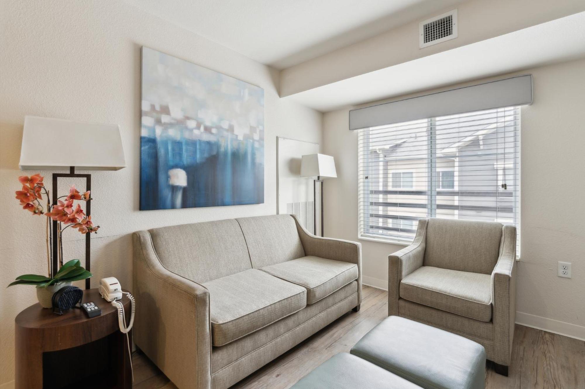 Simplicity At The Rim 1415 I Spacious 1 Bed 1 Bth Apartment